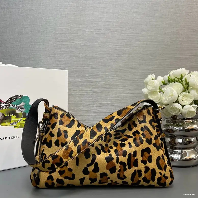 Fashionrepsfam ru 2411YA0017 Bags Prada 0825